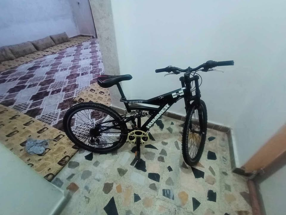 دراجة هوائية للبيع مابي اي شي نظيف حيل فقط يحتاج قعادية جلوس
السعر 100 الف 
مكاني حي الوحدة
وبي مجال

اتصال ***********
او اكتب تم اني ادخلك خاص
