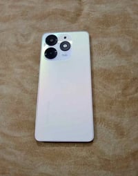 سبارك ١٠ برو • ١٢٨ • زعفرانية