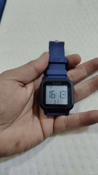 ساعة • ١٠ • بدون تفاصيل