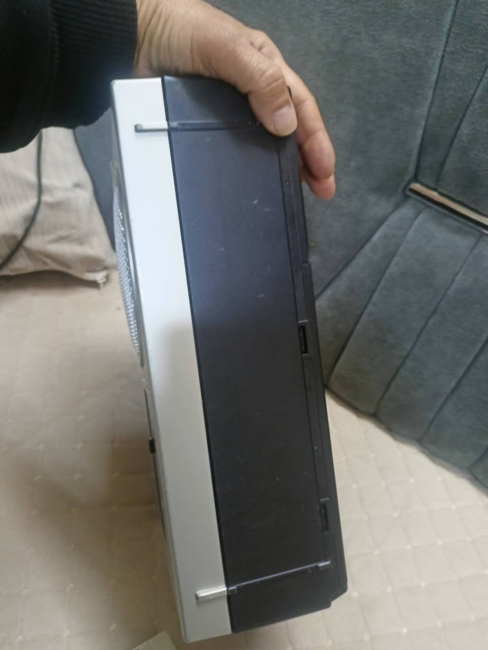 السلام عليكم راديو ومسجل ناشيونال باناسونيك نظيف كلو شغال راديو إف إم ومتوسطه شغل  وتسجيل واطفاء ذاتي جهاز روعه بالعمل داخلو جديد وضع شركه ياباني انتاج 1982للاستفسار***********
