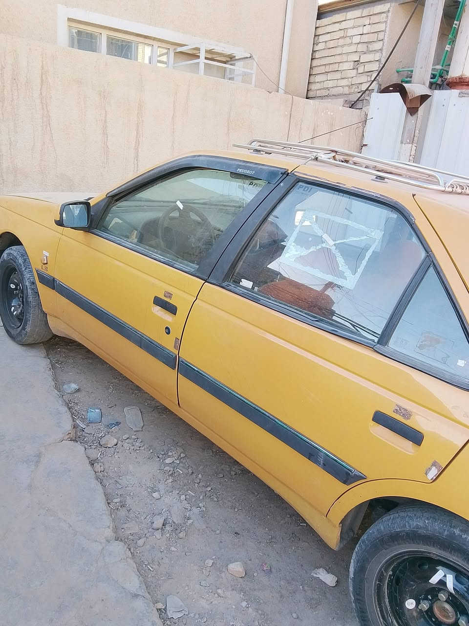 السلام عليكم بيجو لميس للبيع موديل 2015 رقم بغداد مصفره هيئه وغرامات تحويل ثاني يوم كير ومكينه جديد وكشر هم جديد احلى من الصور السعر 38 وبيعه مجال للتواصل ***********
