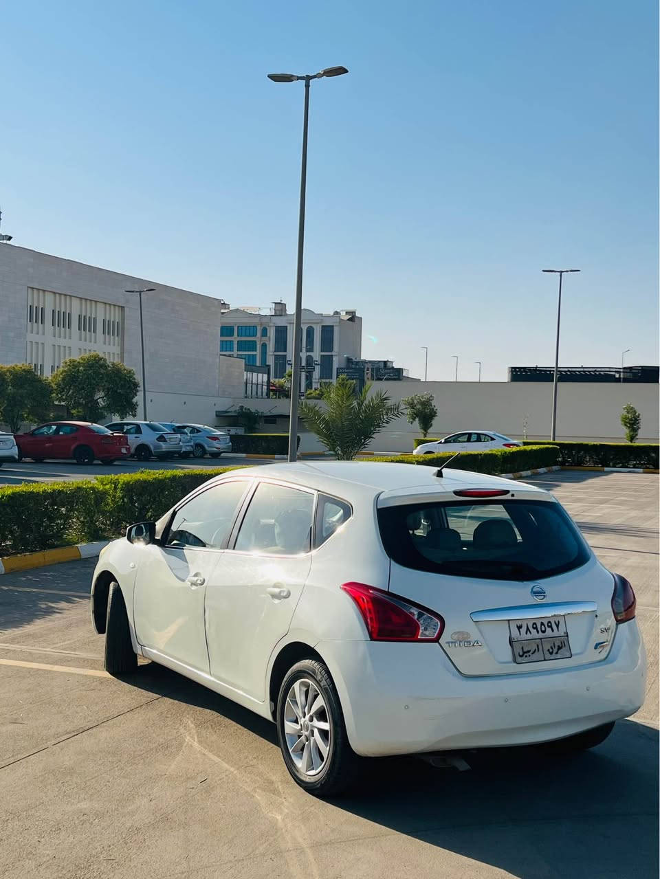 Nissan 2014 SV 🇯🇵

سەیارەیکی پاک و جوان و بە خزمەت 
لێدرانی نیە بەس بستەک چاملخی پێشەوە سبوغە شوخت بوو رەسمەکەشم پێە 
باقیدی سەیارەکە هەیکەلی رێک و جوانە ئەگەر ٢-٣ جیگا قنجی قۆپی بچووکی هەبی لە وێنەکە دیارە شاشەیەکی car play جوانی لۆ داندرایە و دینار مەسروفی تێدا نیە و تاخم کوشنو گاعیەی لۆ داندرایە پاکە سەیارەکە هەموو جیانی بە شەرتە دینار مەسروفی تێدا نیە

*********** korek u what’s app أربيل, العراق
