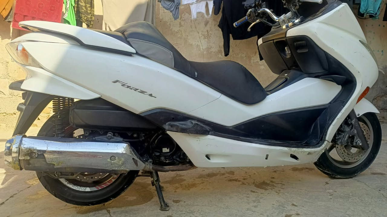 السلام عليكم شباب دراجة صفر عشرة
مكفول كفالة عامة لون ابيض صدفي 
دراجة مال جناي اوراق كاملة مكمركة سعر 12وبيهة مجال مكاني بغداد الشراي يتصل ويشلع عيوني  رقم الهاتف ***********
