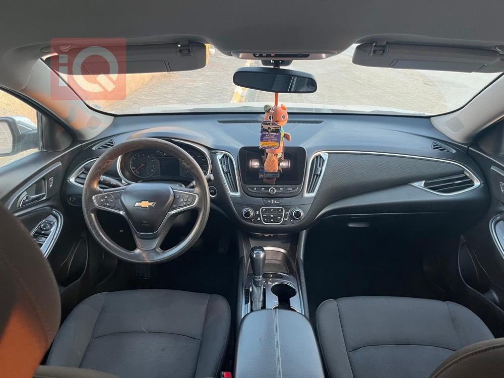 السلام عليكم ورحمة الله
للبيع سيارة: شوفرليت ماليبو (LT) لون سلفر

 

•الضرر: بارد فقط بنيد وجاملغ امريكا

بالعراق اللي اخذتهة منهم المراة طاختهة بالجاملغ الخلفي ومصبوغ ربعة بدون حار

صور الضربه موجوده بالمنشور

•الرقم: سليمانية

السياره مرقمه وكامه  

•المواصفات :

السيارة: شوفرليت ماليبو LT 

الموديل: 2020

المحرك: 1.5 تربو (اربعة سلندر)

العداد: 116 الف ميل حقيقي

حجم الويل: ويل كب اصل حجم 19 مع طقم تايرات بحالة ممتازة

لايتات زينون مع كشافات دعامية LE

بصمات عدد 2 للأبواب مع بصمة جنطة وبصمة تشغيل وتشغيل عن بعد

كامرة خلفية دوارة اصل مع الستيرن

شاشة الدشبول حجم كبير (ايباد)

غرفة السيارة نظيفة  السيارة قماش اسود

تحكم فول كهرباء لكرسي السائق

قطعتين تبريد امامي وخلفي

تدفئة لكراسي المقدمة

تشغيل عن بعد

تحكم ستيرن جهتين بلوتوث وحاكية وكروس سرعة وتحكم صوت 

نظام ABS مانع انزلاق

مكان السياره بغداد

السعر المطلوب: ١٢٥

وبيها مجال
***********
