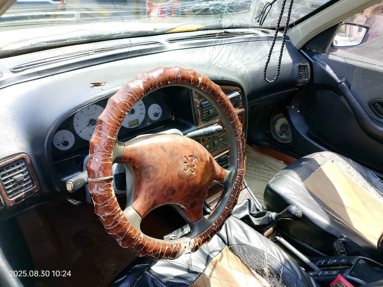 سلام عليكم بيجو البيع موديل 2011 سعره 15 مكاني ناصريه شطره ***********
