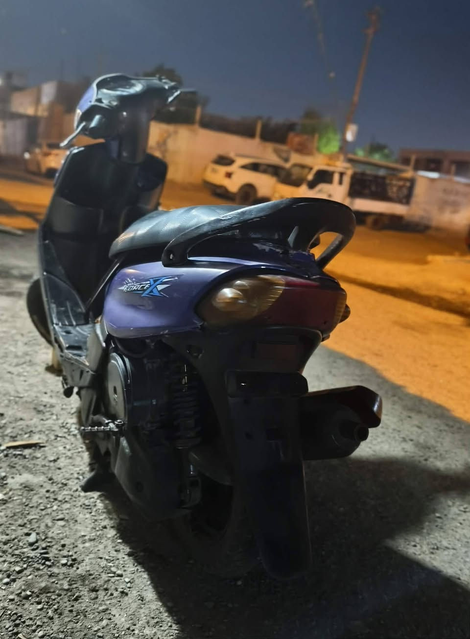دراجه للبيع  نضيفه بس ناريه مكطوعه باتري جديده وسلف جديد سكليتر مكطوعه بغداد مدينه الصدرسعر ٢٥٠الاتصال ع رقم ***********
