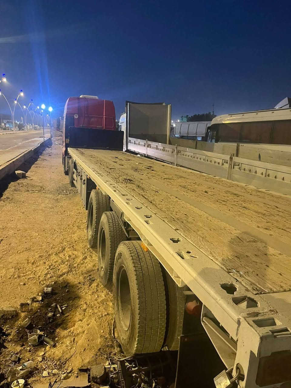 عربانة برماخ للبيع ثلاث دناكير مزوج وتخم تاير جديد وكهربائيات كاملة وقاعدة سبير ومرتبة وما ناقصها اي شي السعر 37 وبيها مجال قليل مكاني البصرة الزبير  للاتصال ***********
