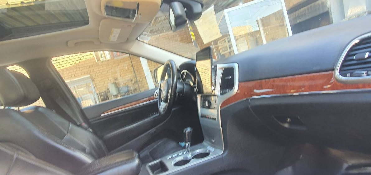 السلام عليكم من رخصة الادمن للبيع او مراوس جيب لاريدو موديل 2011 لمتد فول مواصفات اللون سلفر الرقم بغداد بأسمي بانوراما بصمات كشنات جلد وكهربائيه تدفئات بالكشنات اربعتهن تبريد خلفي أمامي اشاير بالمري شاشه تاب الأصلي سته سلندر مكينه 3600 رقم بغداد بأسمي تخم تاير باتري جديد الحادث جاملغ وبنيد فقط بدون اي دواخل عل سونار دمام خلفي السعر 165 اعتذر عن الرد عل فيس هذا رقمي للإتصال واتساب او خط ***********
