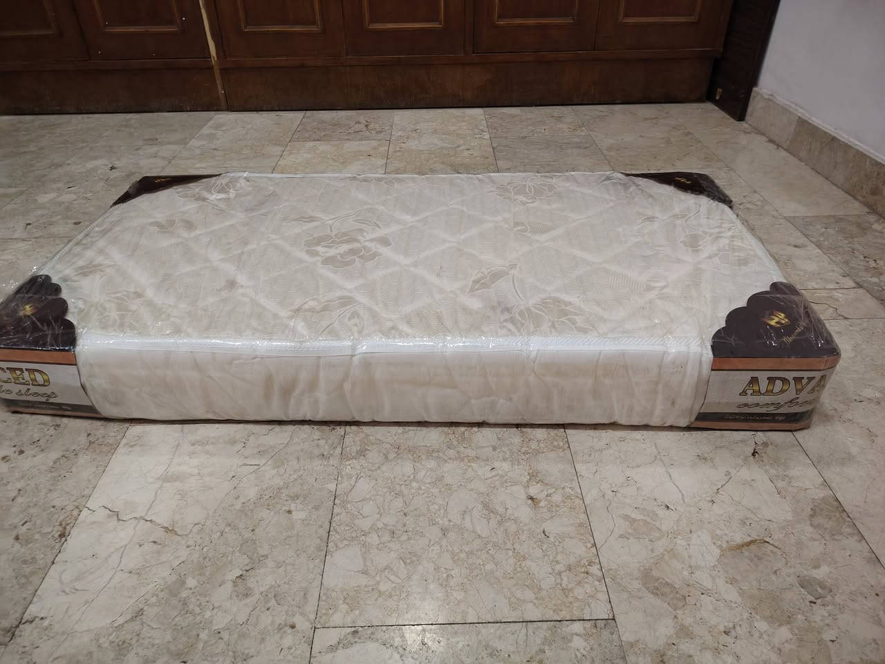 بنات عندي هاي الاغراض للبيع كلهن شلع ب ٥٠ الف هاذا رقم للتواصل واتساب***********
