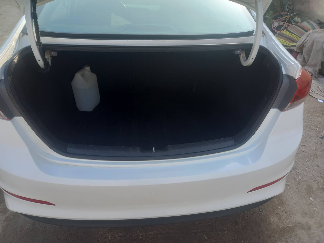 النترا أمريكي ١٨ ضربتها بس الباب الخلفي السايق نفسه ومصلح ومرشوش الجاملغ مخاوينه مع الباب مكينة كير حداديه تبريد تايرات جاهزه السياره ناصريه مركز تلفون *********** السعر ١٢٦ وبيها مجال
