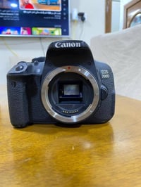 كانون ٧٠٠d • عدسة ١٨-١٣٥ • نظيفة