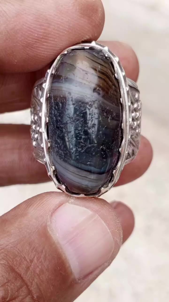 لعيون المتابعين 
خاتم جزع يماني شگل قديم 
***********
***********
