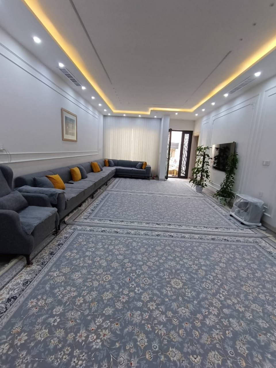 ئەم تاقمە ئێڵە بۆ فرۆشتن زۆر زۆر تازە و جوانە
لۆک لۆکە تازە کڕدراوە 7 وەرەقەی پێدراوە وەسڵی ماوە 
نرخی 4 وەرەقە و نیو معامەلە


**إذا كنت صاحب هذا الإعلان وتريد حذفه لأي سبب، رجاءا أرسل رسالة إلى الدعم الفني**