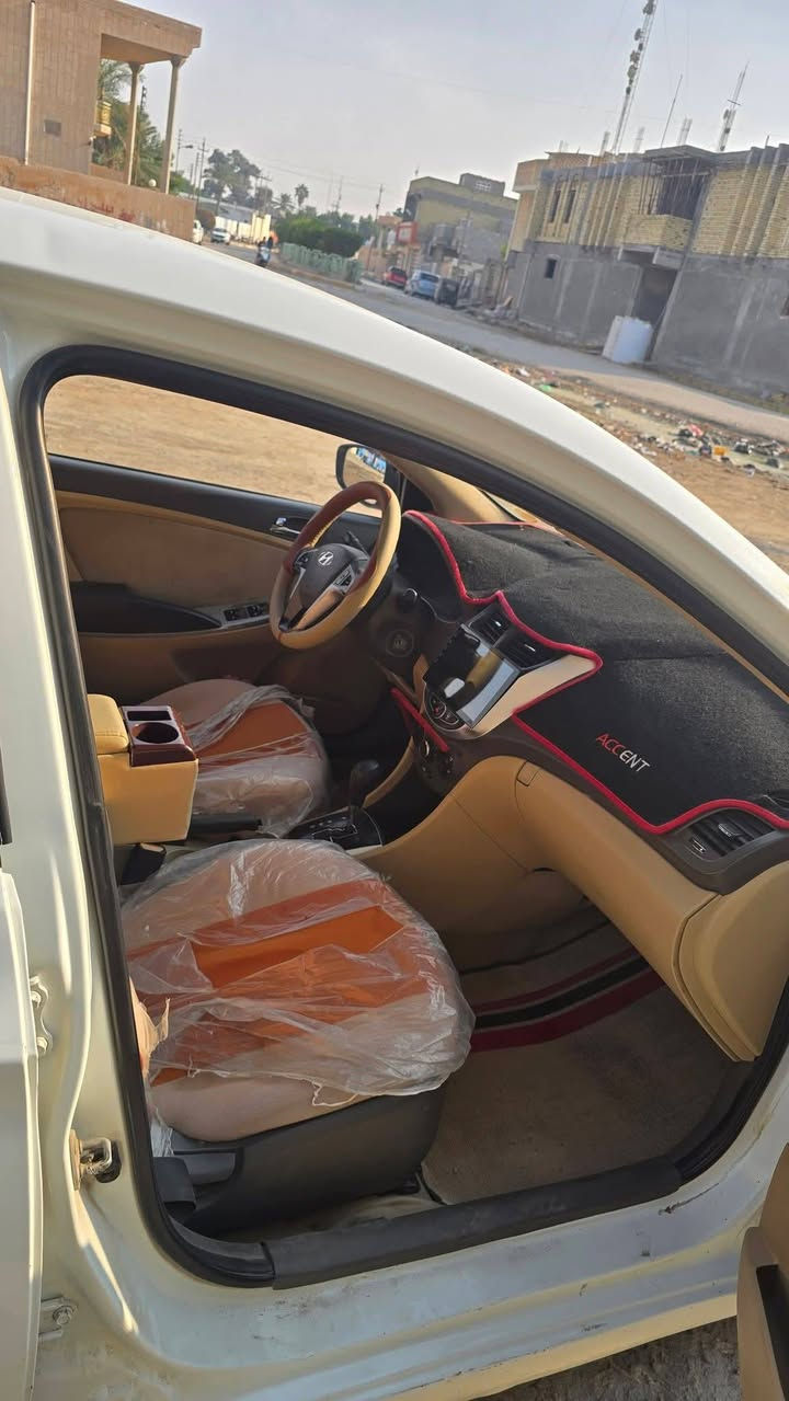 السلام عليكم شباب اكسنت موديل 2015 خليجي محرك 1400 دوش
تبريد تدفئة 
تحكم ستيرن 
ويل كب السيارة 
تخم تاير وباتري جديد
بلوجكتر
شاشة وكاميرا متحركة 
السبير ويل كب مثل التايرات 
رقم ذي قار انگليزي سنوية 2030
ألهزة بعدها ماساقطة 
الكشنات مدوشمة 
الارضية جلد
گير مبدل جديد 
بدون اي گلوب بالعينة 
السيارة بيها بابين العبري والي وراه مبدلات اصليات نفس اللون وجاملغ تجاري مبدل نفس الجهه 
سيارة جديدة كلش 
رايدها ب82 
مكان السيارة ذي قار قلعة سكر 
للاستفسار الاتصال او المراسلة على الرقم
***********
***********
