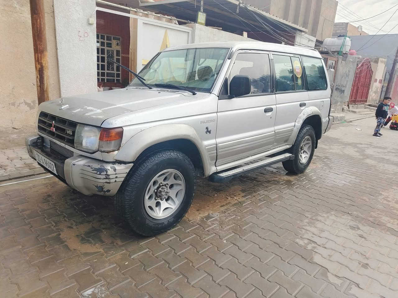 السلام عليكم باجيرو للبيع موديل 2000 محرك بلادي كير عادي رقم اربيل انكليزي السعر 65 وبيه مجال  *********** مكاني كربلاء
