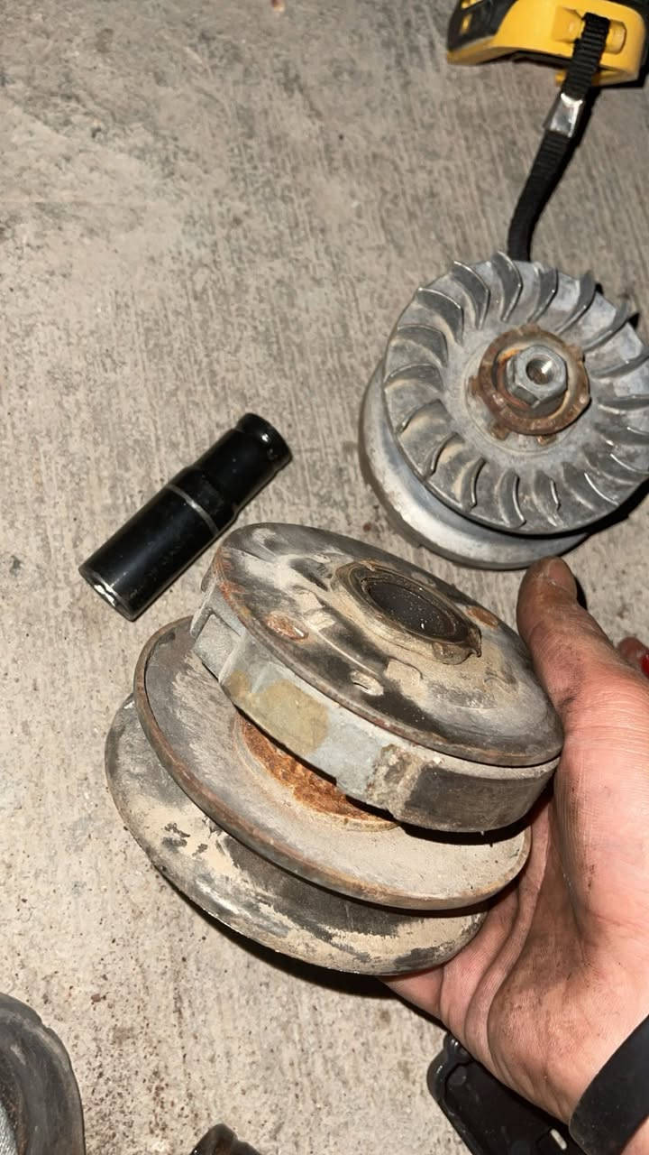 سلام عليكم  غراض تفصيخ بس كفرات مال ثعلب البقيه مال عصفوريه 60 مكاني بغداد الكاضميه
الكصه وكفرات رايدهم ب20 الكصه مابيه شي بس اصبغه وهاهيه بس
 الصفاح تعبانات 
كلجات مال عصفوريه هنه والقايش ب15 
قبق كلج بس تنضيف يرادله ب 6 
مروحه 2
ويل خلفي ب7 
رقمي ***********
