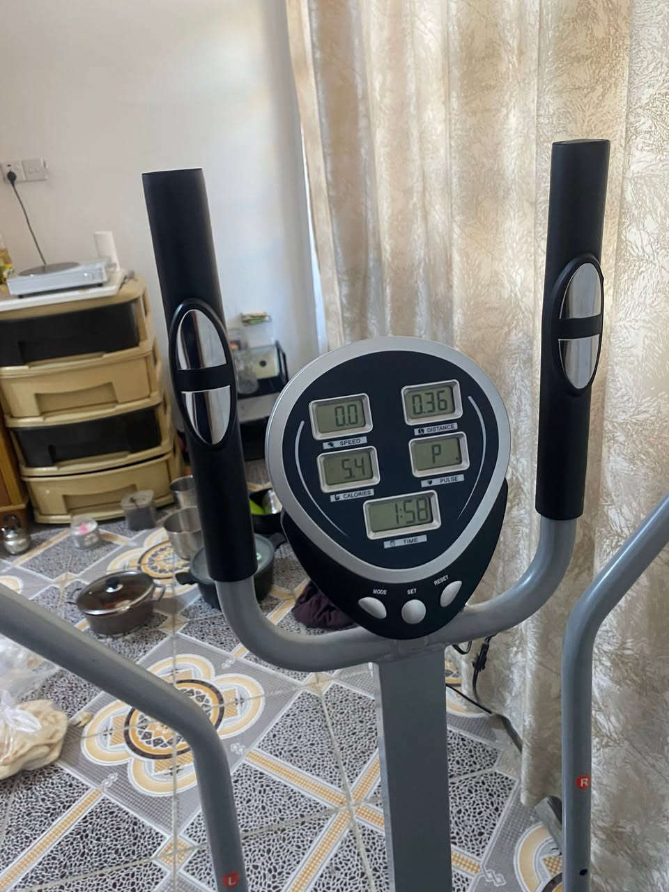 جهاز للبيع مضيف مامستعمل كلش جديد كلشي بي يشتغل مكاني سرج يعله وينه وشاشه وتحكمات كله شغال مكاني بغداد الحسينيه…❗️❗️.   سعر 150 وبي مجال توصيل موجود للتصال الاستفسار ***********
