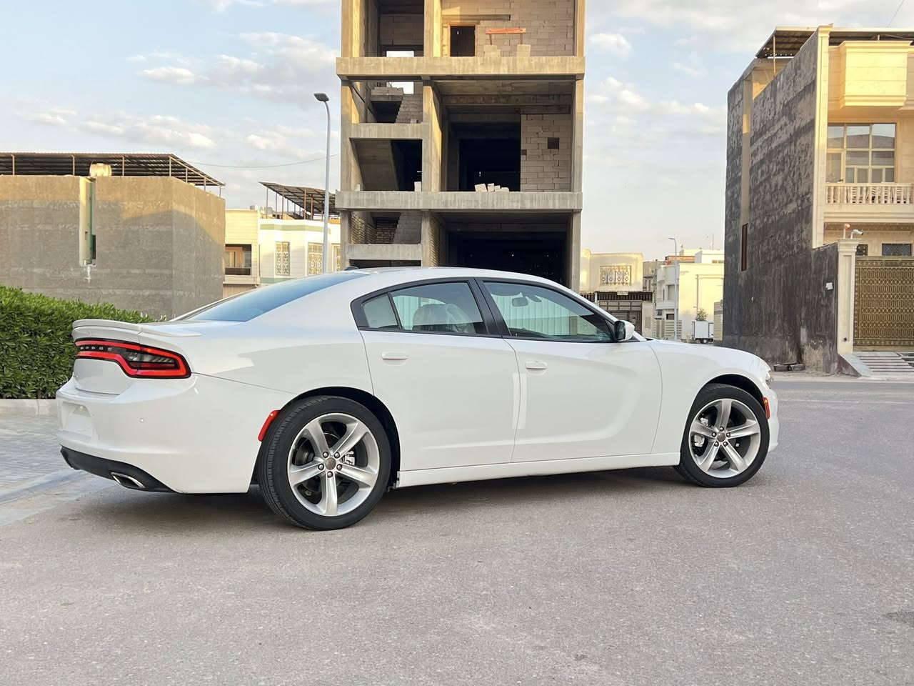 سلام عليكم دوج جارجر موديل ٢٠١٩. رقم أربيل جديد
سياره وارد كنديه داخله كلين تايتل كفاله عامه  
سياره جاهزه من كلي نواحي ستعمال شخصي كلش جديد. مابيه أي نقص
مواصفات SXTمعروفه 
مكينه ٣٦٠٠سته سنندر
ماشيه ٦٥ ميل
حاس خلفي 
كشنات حضن 
كشفات بالدعاميه 
هيتو بالمرء
كأمره خلفيه 
العنوان البصره 
***********
