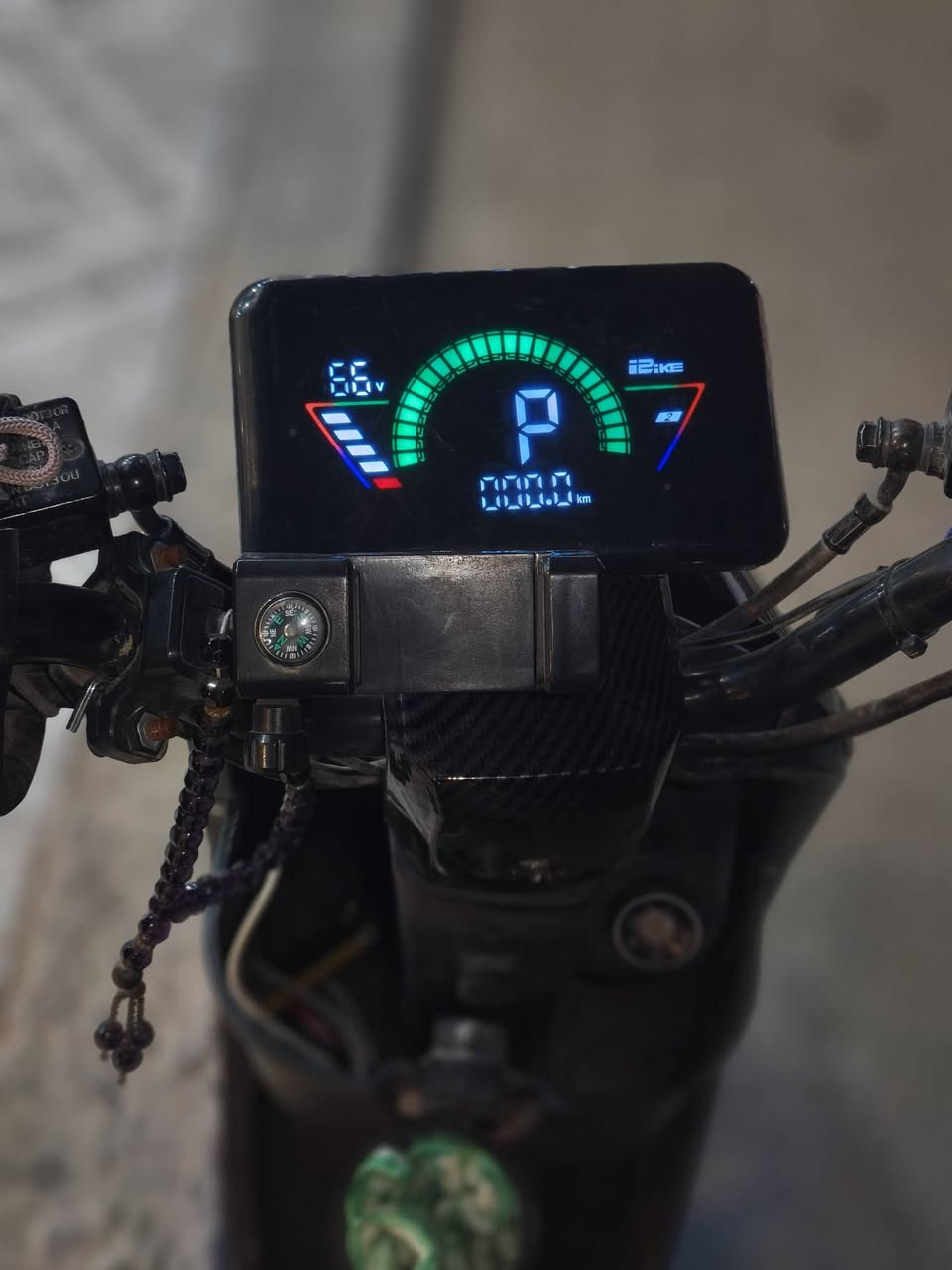 سلام عليكم ورحمة الله وبركاتة
عيوني دراجة شحن R9 نضافة خيرات الله للبيع السعر تريد خاص تريد اتصال ع رقم *********** او ***********
عيني مواصفات دراجة 
1- كشر كاربون فايبر 
2-عقل رياضي يشغل 4-5-6 بطارية 
3-بطاريات جديد تجي تفحص وين ما تريد 
4-تعديلات بسيطة بيه
5-تاير خلفي جديد جبلي عالي 
6-بصمة شاشة+ريمونت +سويجات ثنين 
7- يحتوي على مضخم صوت بلوتوث معدل 
   ملاحضة (تصوير ليلي مو واضح تجي تفحص وجيك ايمت ما يعجبك) وشكرا
