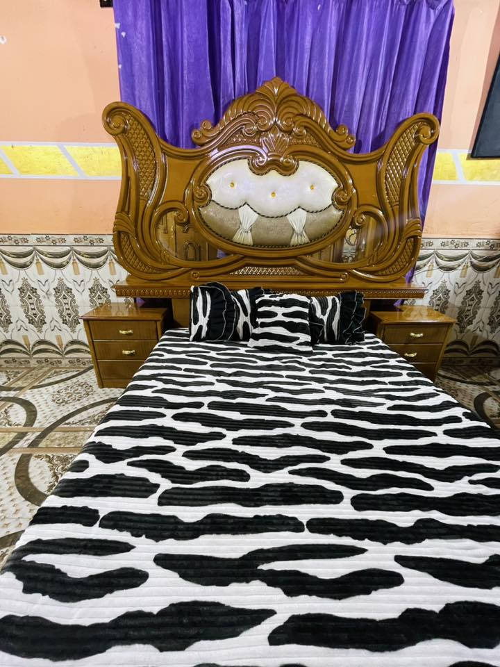 غرفه عراقيه نظيفه خشاب قوي البيع سعر 900 وبيه مجال رجآ مو شراي لايتصل ***********
