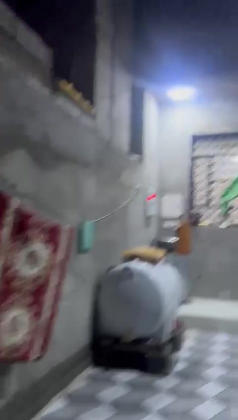 بيت  زراعي  للبيع كونكريت  مسلح  يحتوي  على  غرفتين  وصاله  وديوان  مساحته 175 العنوان  الزبير  المنسية  للتواصل  ***********
