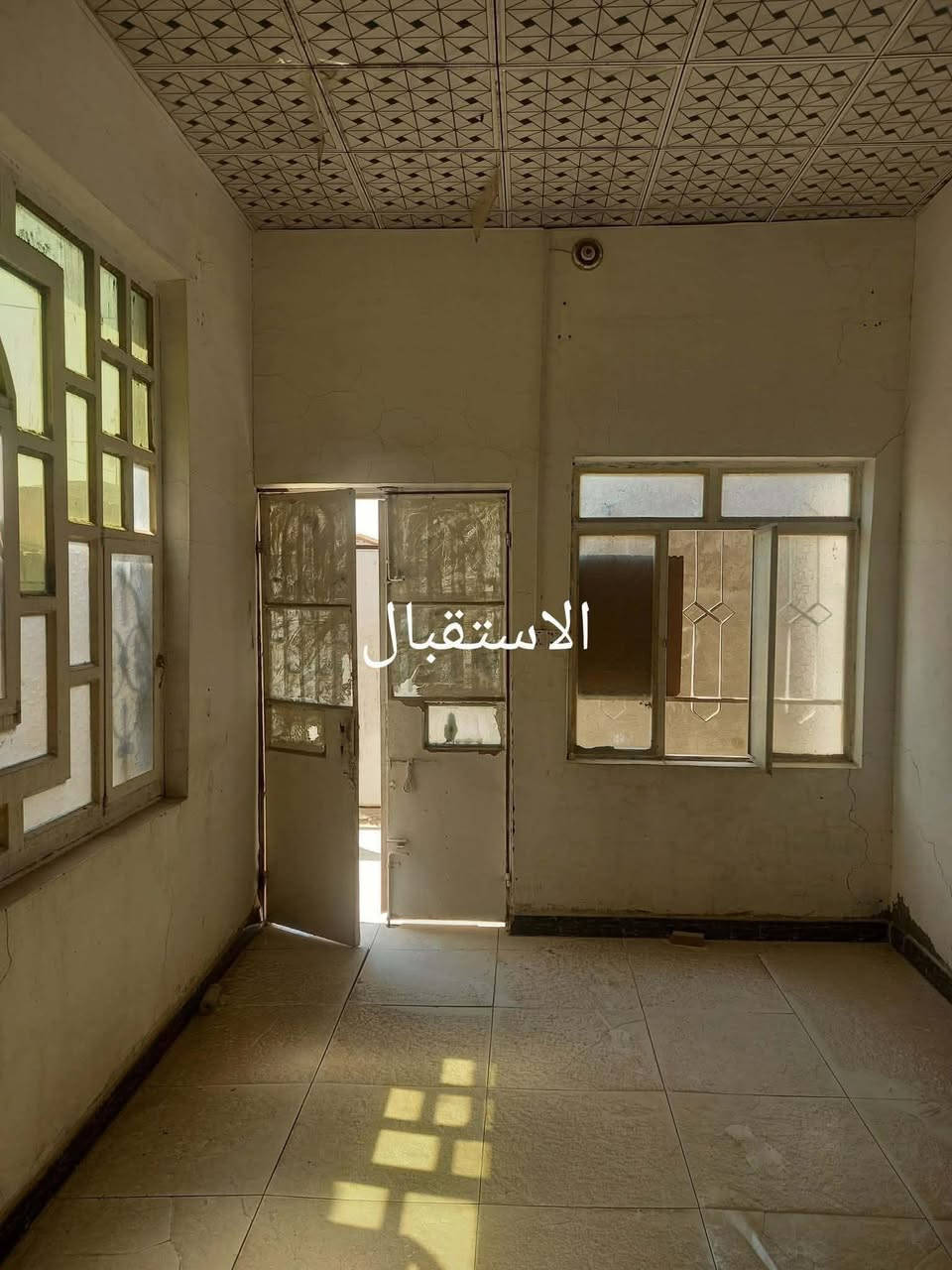 السلام عليكم بيت في البراكيه مقاطعه 3  يحتوي الطابق الارضي على استقبال وصاله ومطبخ وغرفه وصحيات والطابق الثاني يحتوي على غرفه وصاله البيت ركن مساحه 100 متر بناء طابوك جمهوري البيت نضيف وقريب على شارعه الشفلات في منطقه الجري معاملته كامله ومشمول بتطويب
للأستفسار مراسله الصفحه او الاتصال على الرقم 
***********

