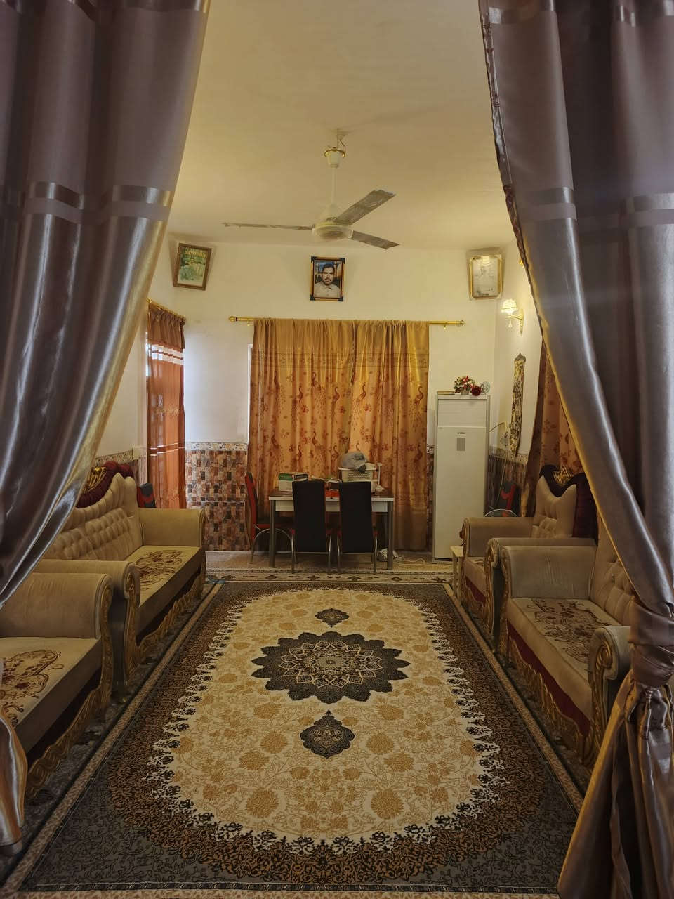 بيت للبيع موقع الانتفاضة الثالثه مساحه 220 بناء 150 وحديقه70
البيت موقعه تجاري ركن ع شارعين شارع رئيسي 60 وفرع 
البناء غرفتين نوم كبار
استقبال طول 6 عرض 4 
صاله طول 8 عرض 4 
مطبخ طول 4 عرض 3
حمامات داخليه ومجمع صحيات خارجي 
ومنور داخلي ومنور ع طول البيت ع شارع رئيسي 
بناء البيت كمل 2018 
للتواصل خاص او على رقم ***********
