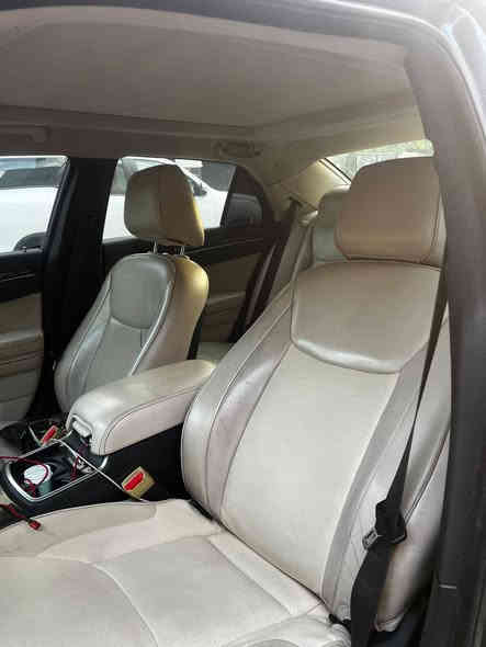 السلام عليكم
للبيع كرايسلر C300 اوباما 
2018 الدولي شرط التحويل هزه جديده V6/3600

السياره جاهزه من كل نقص 
حداديه تخم تاير تدفئه تبريد كله جاهز
المواصفات/
كير ماوس 8 نمر
بانوراما قطعتين
تشغيل عن بعد
كشنات تدفئه تبريد
كشنات كهرباء جلد عسلي
لايت زينون عدسه
شاشه كبيره تدعم كاربلي
بصمه تشغيل وأبواب + تشغيل عن بعد 
خزن ميموري
كامرا خلفيه
ستيرن كهرباء
تبريد قطعتين
تحكم ستيرن جهتين مع مثبت سرعه
مري كهرباء
برده خلفيه كهرباء

باقي المواصفات معروفه
السياره جاهزه ومال جناي 

مكان السيارة بغداد الكرخ 
***********
