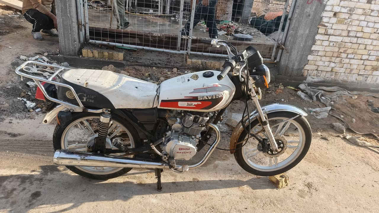 السلام عليكم سافاني للبيع وراق سكنر 2021 نضيفه بيه بس لاستيك ولف سعر 450 او بيها مجال مكاني دوانيه حي العسكري الثاني ***********
