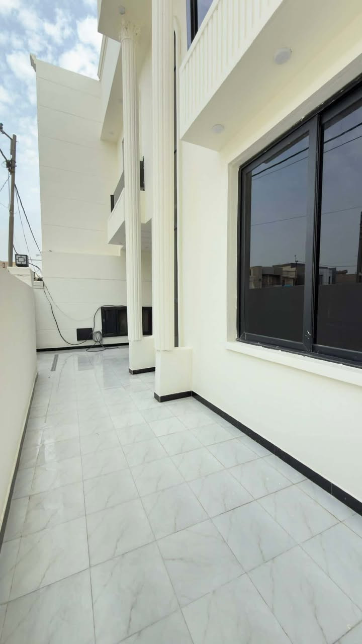 معروض في مكتـب الابـــــداع للــعقار 
—————————————————-

دار ســكن للبـيع 🏚️🏚️🏚️

طابو صرف 

طابقـين 

موقع ديــوانـيه ؛؛؛؛ حي الجامعه ؛؛؛؛؛؛

مســاحه 200 متر 

قرب شارع عشرين تجاري موقع حلو 

الواجهه 10 متر. والنزال 20 متر 

بناء حديث درجه الأولى 

بعده غير مسكون 
؛؛؛؛؛؛؛؛؛؛؛؛؛؛؛؛؛؛؛؛؛؛؛؛؛

تفاصيـل الدار 🏚️

الطابق الأول ///// غرف نوم 🛌 2 / صاله / استقبال / 

مطبخ  / صحيات 3 / ارضيه مرمر / شلال مع حديقه داخليه 

كراج سياره / ديكورات جبس بورد 
؛؛؛؛؛؛؛؛؛؛؛

الطابق الثاني //// غرف نوم 🛌 2 / صاله  ومجمع صحي 

للاستفسار 
؛؛؛؛؛؛؛؛؛؛؛؛؛؛
مراجعة مكـتب الابـــداع للعقار ؛؛؛ 
؛؛؛؛؛؛؛؛؛؛؛؛؛؛؛؛؛؛؛؛؛؛؛؛؛؛؛؛؛؛؛؛؛؛؛؛؛؛؛؛؛؛؛؛؛؛؛

الكائن ديــوانيـه الجزائر شــارع الخدمي مقابل مركز ابن البيطار التخصصي 

🌹 أو اتصال ع الأرقام التأليه  🌹 

☎️ *********** 

☎️ ***********
