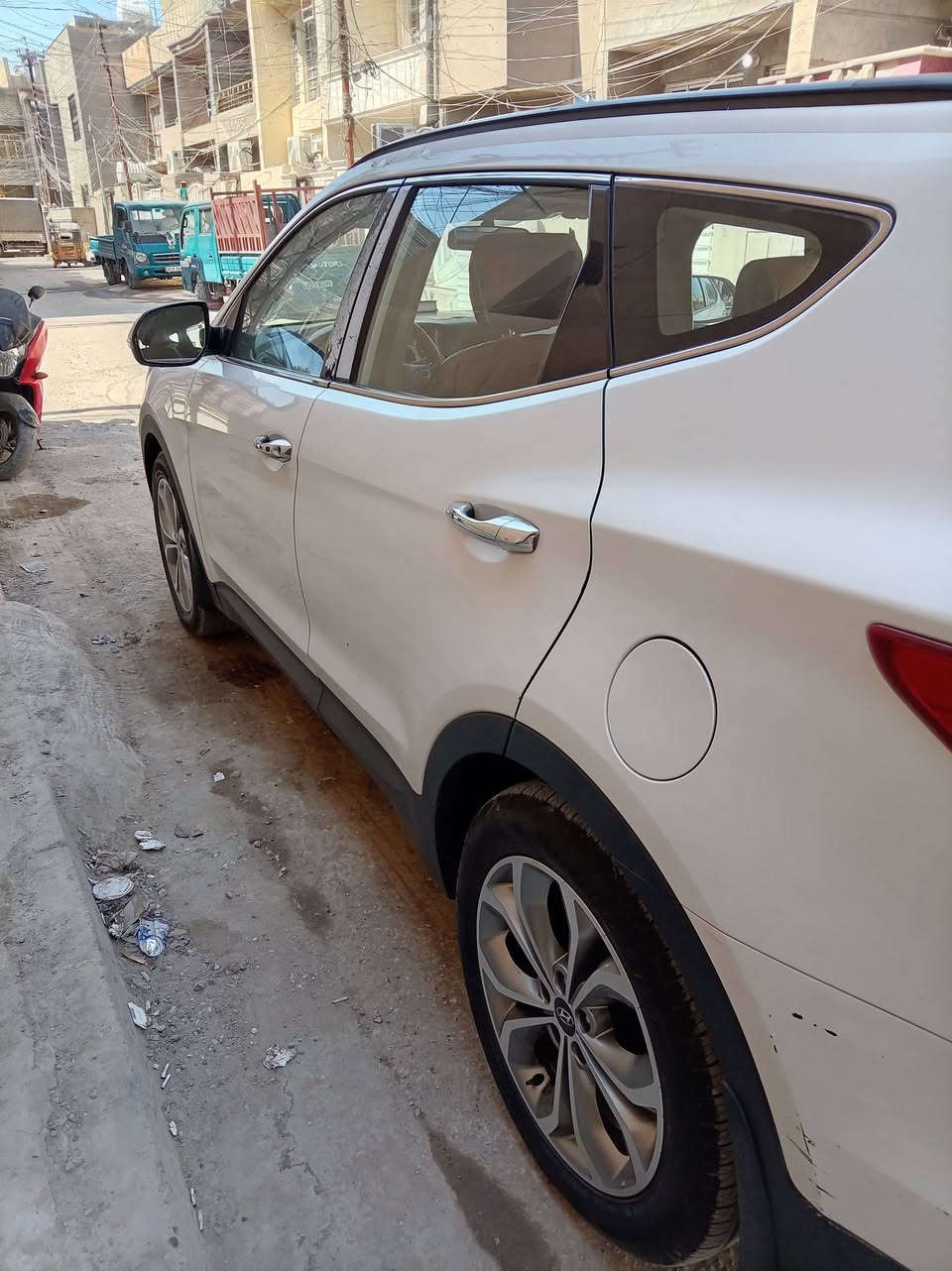 سلام عليكم عندي سياره سنتافية 2016 ماشية ٦٥ فول موصفات عدة بني رامة ٣ قطع تبريد مابيه صبغ ولا حار ولا بارد سيارة فول عدة بني رامة مكينة وكير مكفولة سيارة من كلشي  ستة سلندر فول رقمي ***********
