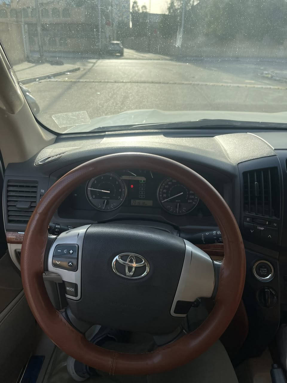 السلام عليكم الاند كروز للبيع ٢٠١٤ بريم فول مواصفات كفاله السياره السعر ٤١٠الاستفسار ***********
