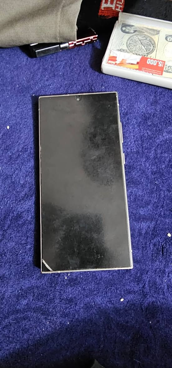 S 24
الون تيتانيوم تلفون مامفتوح 
تجي تفحصه بلبيت او اي مصلح تودي اذا بي شي تعوفه وتروح 
سعر 950
مكاني بغداد مدينه الصدر 
***********
