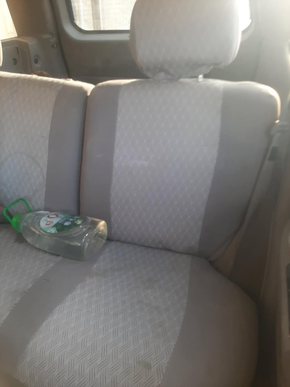 السلام عليكم للبيع جيب شيروكي موديل 2000 محرك ياباني محور بطه 3000 لون فيلي رقم واسط الجديد بأسمي للتواصل خاص او على الرقم ***********
