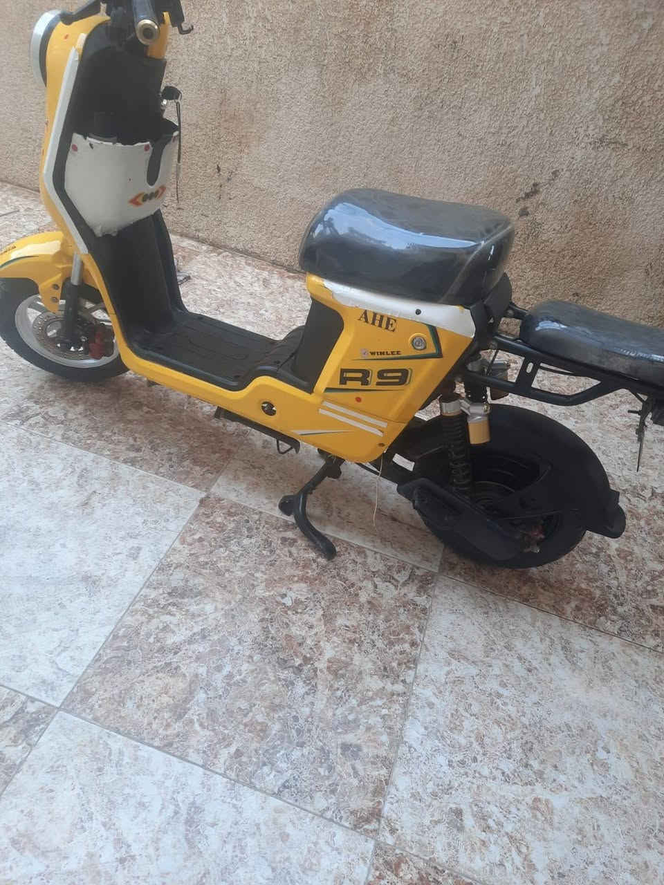 دراجه R9 
بحاله الوكاله برغي ما ناقصها أغراضها موجوده باتريات اكبار ادراجه اي عطل ما بيها السعر 500 وبيها مجال الرقم *********** المكان البصره ابو الخصيب العوجه قرب مستشفى الصيني
