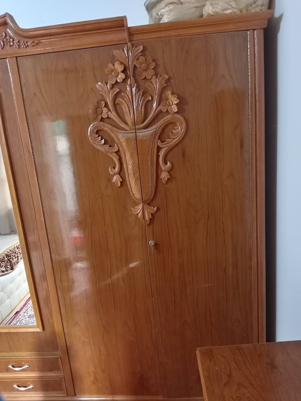 غرفت اخشاب عراقي المكان نجف استعمال ٧ أشهر ولكعبه صارت عليه ٣ مليون جديده لسعر مليون ونص قفل ***********
