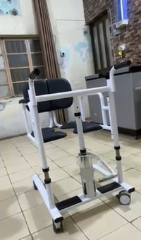 متوفر كرسي ناقل المريض بعده جديد مستخدم مرة واحده فقط توصيل موجود جميع...