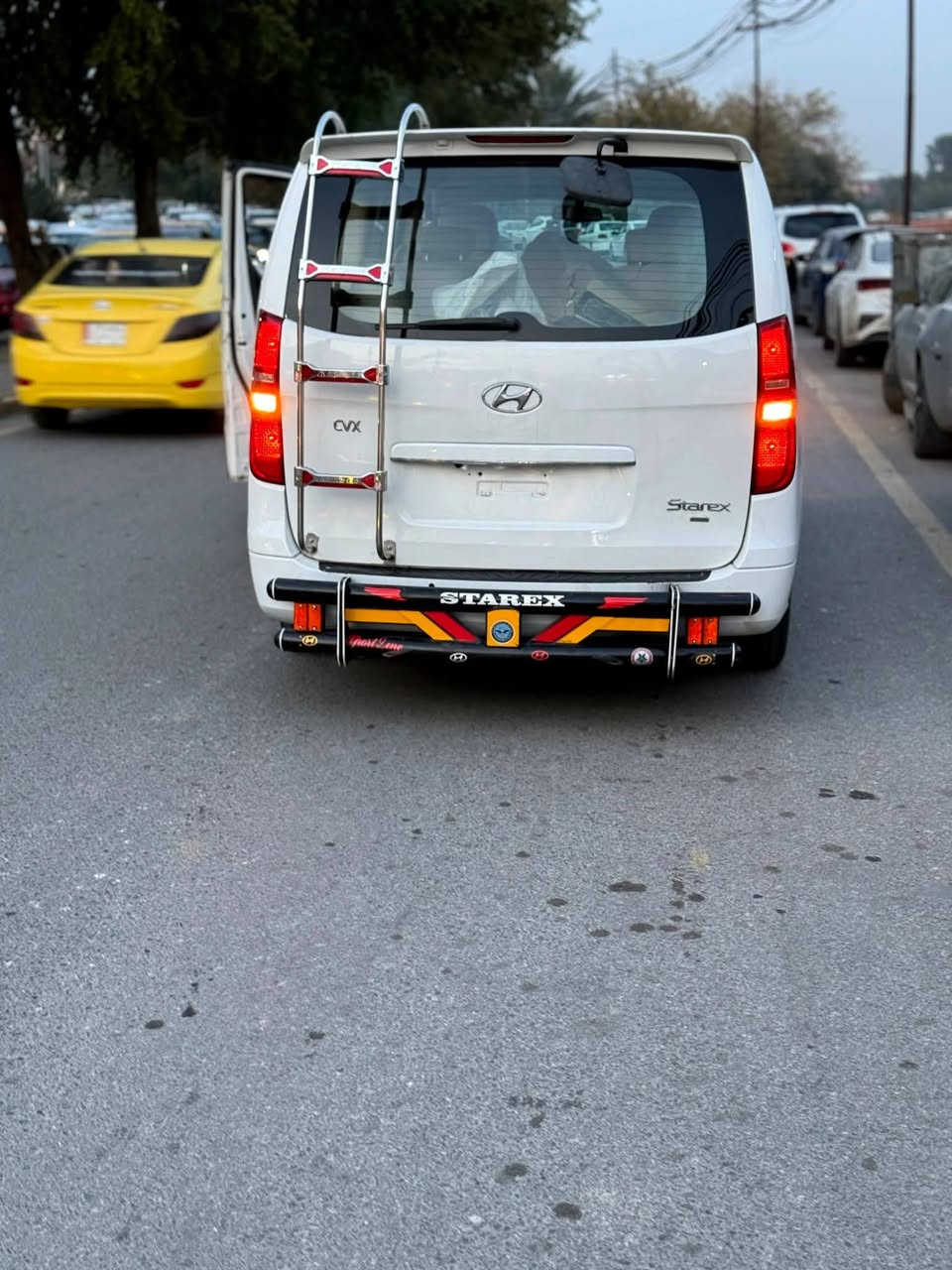 السلام عليكم  من رخصه الادمن ستاركس خصوصي نينوى بسمي مشروع وطني مصبوغه حزام اثر تشليع صبغ بدون حادث بيهه مكانات تعديل علمااا السياره مسجله 7راكب السياره خير من الله صدر محرك تايرات دواخل كلهه حلوه موديل 15 
عارضهه 170وبيهه مجال ***********
