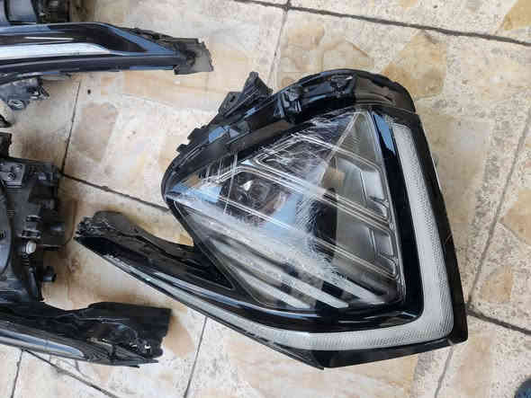 لايتات سبورتج 23
امريكي اصلي 
عدسه زنون وطاسه شغاله فقط كسر بالجامه موضح بالصوره 
السعر ١٠٠ الف القطعه وبيهه مجال 
للإستفسار الاتصال على/ 
*********** واتساب 
***********
