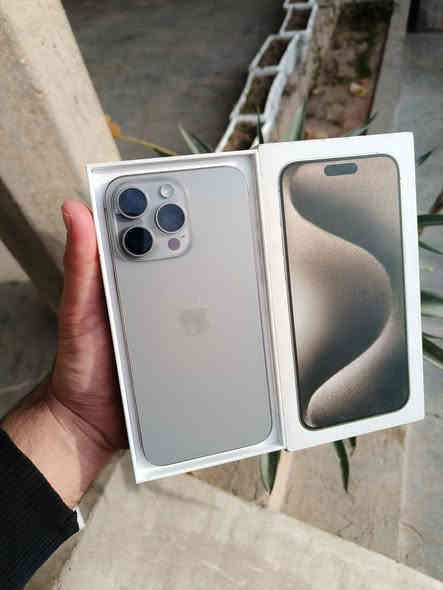 IPHONE 15 PROMAX 2sim zaa 
 نرخى 1.070.000  هه زار 
زاكيره 256  باترى 91 خاوينى 97% 
كامل  ئه شيا بي عه يب  و نه كراوه به زه مان 2رؤژ  گه ياندن هه يه 
***********
***********
------------------------------------------------------------------------------------
سعره 1.070.000 الف 
خطين Zaa
ذاكره 256  بطارية🔋 91  نظافه 97%   
 غراضه كامل مابيه عيب خطين  و مامفتوح  بضمان يومين الفحص
متوفر توصيل
***********
***********
