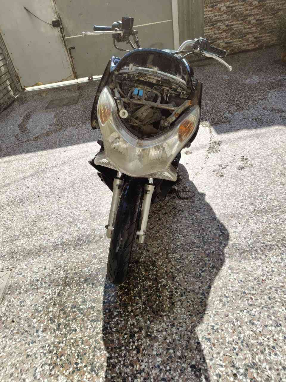 اسلام عليكم Pcx جيل اول  لدراجه كلش حلوه  نقصهة كفرات ففط مكينه ناعمه برغي ممفتوح بيهة شلعه ومعدل لدراجه خير من الله ابد مموكفتني ستان حساس  كهربائي حساس زدحام دواخل بيجي بيهة زينون يشك لشارع سعر 750 ماكو بهيج سعر لو تفر لعراق كله مكاني بغداد العبيدي ***********
