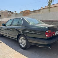 BMW 1992 730 V8 السيارة عليها صاروخ كامل مكينة  وكير وتفرعات مال حاوية...