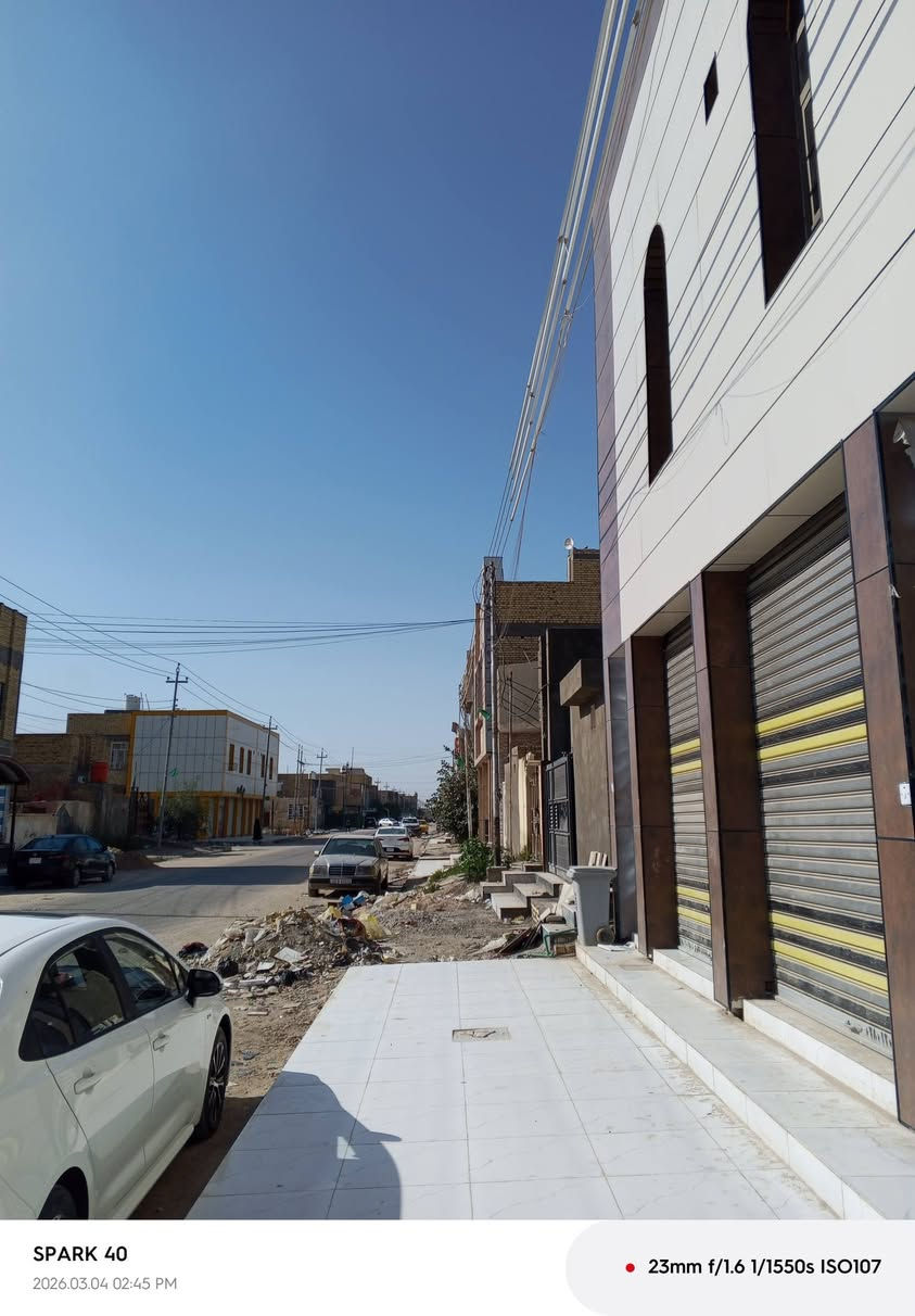 بناية تجارية في الاسكان شارع الجامع مساحة 200 متر تحتوي على شقتين ومشتمل ومحلات مؤجرة بالكامل بوارد شهري جيد عرض الشارع 20 متر للاستفسار أو الاتصال *********** مكتب الغيث للعقار شارع الجامع مقابل مجمع كلشي وكلاشي
