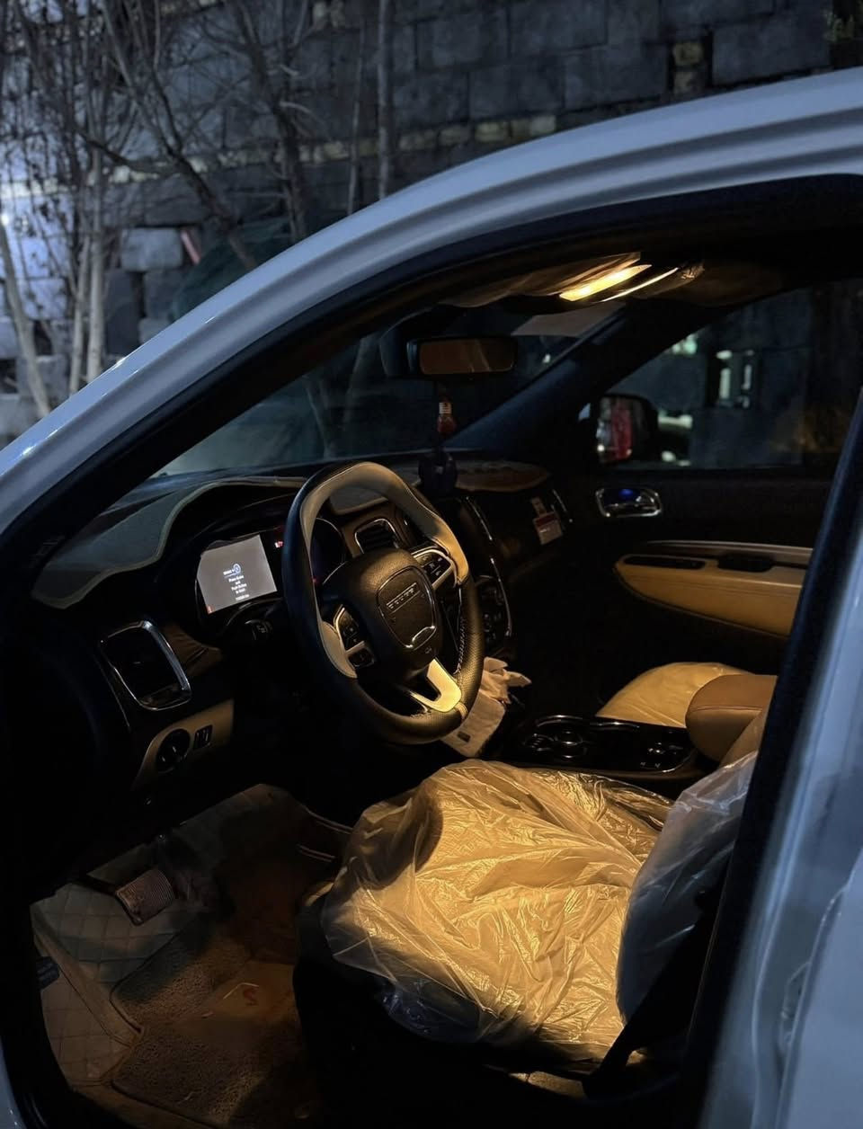 السلام عليكم
للبيع دورنكوا موديل2017 RTسياره جديده بشكل وماطالعه من مكينه من كير من كلشي سياره ضررا بنيد وجاملغ فقط سياره فول مواصفات تجي وشوف بعينك رقم بغداد بأسمي  

تجي وشوف وبخدمتك انا 

عنواني واسط 

***********
