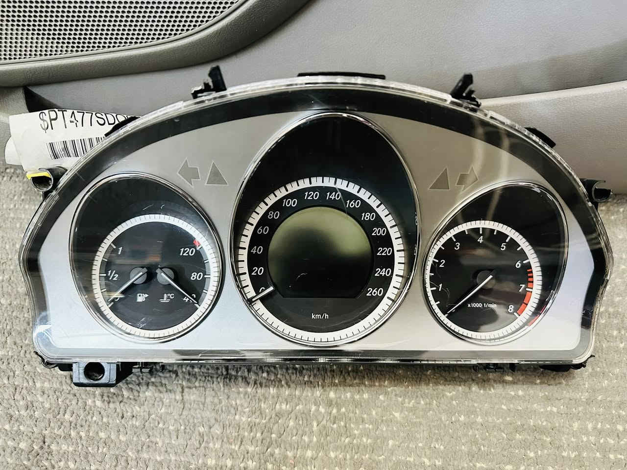 للبيع كيج عدادات مرسيدس يرهم موديل 2011..2012 نظيف جدا عنوان بغداد الكرخ *********** وتساب
