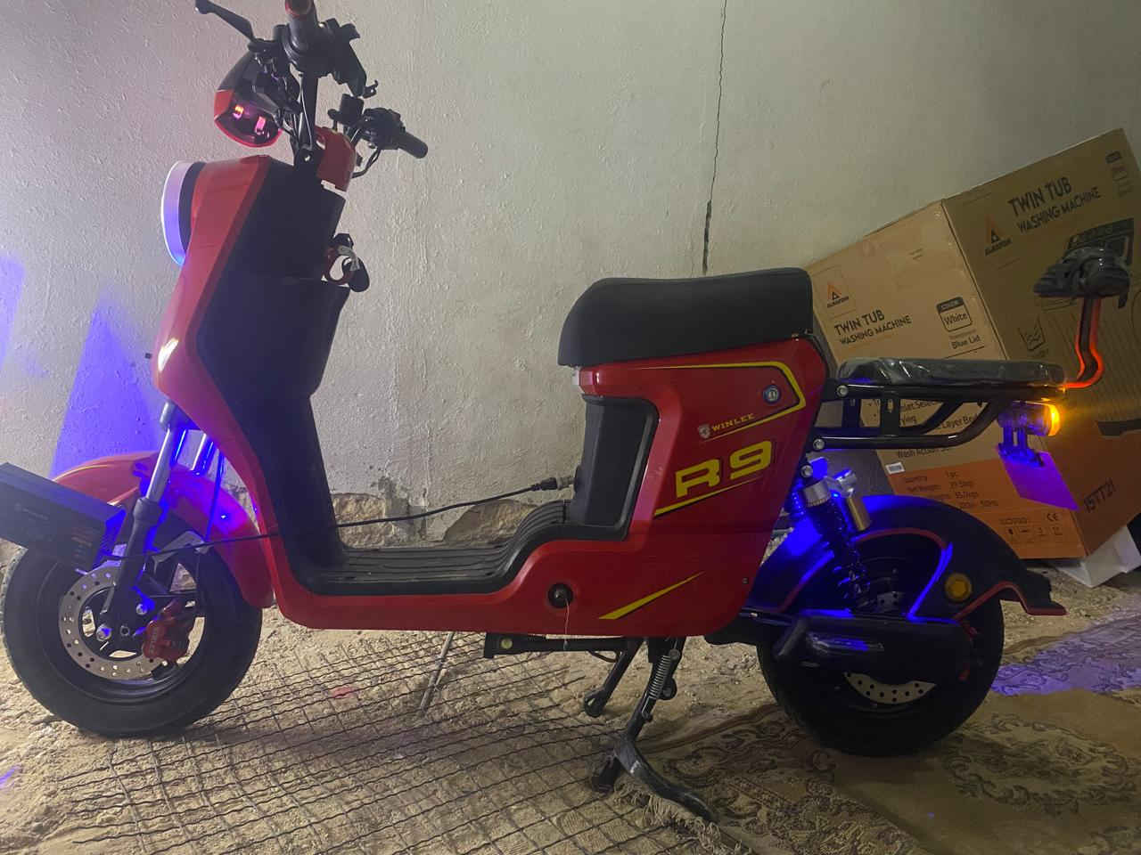 🚀 R9 موديل 2025: ملكة الشحن والقوة ! 🚀

الجيل الجديد من R9 يجمع بين الفخامة والتحمل.. صُممت لتكون رفيقك الأقوى في كل مشوار!

✨ أبرز مميزات R9 الجديدة:

💪 عزم خارق: محرك مطور لصعود المرتفعات بكل سهولة.

🏗️ هيكل فولاذي: (شاصي مدبل) يتحمل حمولة لغاية 200 كغم.

🛡️ أمان تام: مكابح ديسك أمامية وخلفية لاستجابة فورية.

☁️ راحة ملكية: مساعدات هيدروليكية لامتصاص أقوى الصدمات.

🛠️ مواصفات تقنية سريعة:

⚡ السرعة: انطلاق يصل إلى 80 كم/ساعة.

🖥️ الشاشة: لوحة ديجيتال LCD ذكية لمتابعة الشحن والسرعة.

💡 الإضاءة: منظومة LED قوية لرؤية ليلية واضحة.

🔘 الإضافات: نظام بصمة، تشغيل عن بعد، ومنبه ضد السرقة.

💰 السعر: [450 دينار عراقي وقابل للتفاوض ] 📍 📞 للحجز والاستفسار: [***********]
