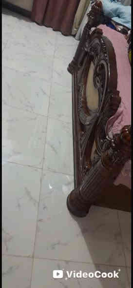 غرفه ماليزي مستخدمه حالياً مفصخه تأخذها وتشدّها  كامل ملحقاتها دوسة الجربايه  شخاط مشتغلها ودوس بلايود  السعر مناسب جدا ٢٥٠ وبيها مجال ***********
