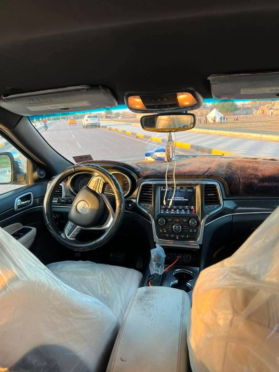 السلام عليكم
للبيع
Jeep Grand Cherokee Limited 2018
جيب جراند شيروكي ليميتد 2018
ماشيه 120
سياره كفاله كير ومكينه حداديه وتخم تاير وتبريد كله كارتون
رقم ذي قار انگليزي تحويل مباشر
✅ المواصفات :

🎨 اللون: سلفر
🌍 وارد أمريكي

⚙️ محرك 3.6 لتر
🔩 6 سلندر
🔧 جير أوتوماتيك
🛞 دفع AWD
💿 جنوط 18 إنش
💎 المواصفات:
رادار
توقف ذاتي عند التحذير
• شاشة لمس
• بلوتوث
• Android Auto
• كاميرا خلفية
• حساسات أمامية
• حساسات خلفية
• مقاعد جلد
• تحكم كهربائي بالمقاعد
• مثبت سرعة
• بصمة وتشغيل ذكي
• مكيف أوتوماتيك
• نظام تحكم بالمقود
✅ فئة ليمتد
✅ ما عدا الفتحة
الضرر
✅ جاملغ وبنيد بدون دواخل
مكاني ناصريه/قلعة سكر
سعر ٢٠٨ بيه مجال

‭***********‬
