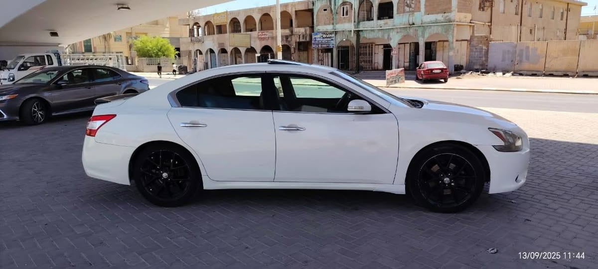 نيسان مكسيما 2010 خليجي
فول مواصفات (بلاتينيوم) اعلى فئة
. بصمة
. بانوراما
. كشن كهرباء
. كشن تدفئة، تبريد
. تحكم ستيرن
. Bluetooth, aux, usp
. بردة خلفي كهرباء
. حساسات+، كامرة
. كشن جلد
. ويل 19
. اشارة بالمراية
. سماعات 12 ( boos) 
. تبريد قطعتين، امامي، خلفي 
. 6 قرص (جنجر) 
. تخزين كشن
. لايتات زينون ابيض
. كير 3 وضعيات ( اوتوماتك، عادي، سبورت) 
. شفتات ستيرن
وبعد مواصفات بيها 
. كير ومحرك شرط، السيارة مناقصها شي 
رقم اربيل بأسمي 
السيارة ضررها بالعراق حافة البونيد وجاملغات امامي


**إذا كنت صاحب هذا الإعلان وتريد حذفه لأي سبب، رجاءا أرسل رسالة إلى الدعم الفني**