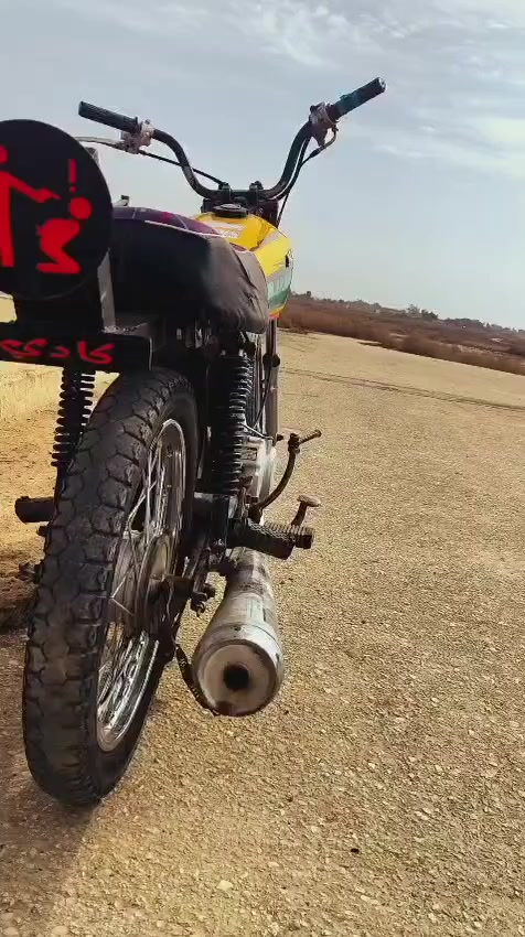 سلام عليكم دراجه نامه شاصي مديل 17 محرك 23 دراجه وراق ضايعه بعتبار كلك دراجه ما ناقصه شي شراي هلا بي سعر300وبيه مجال عنوان رميثه  ***********
